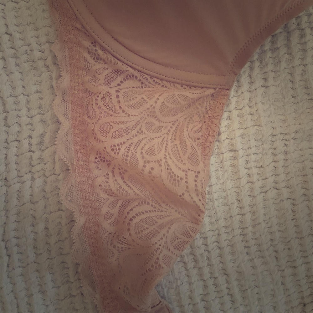B tempted by Wacoal 36DD blush bra